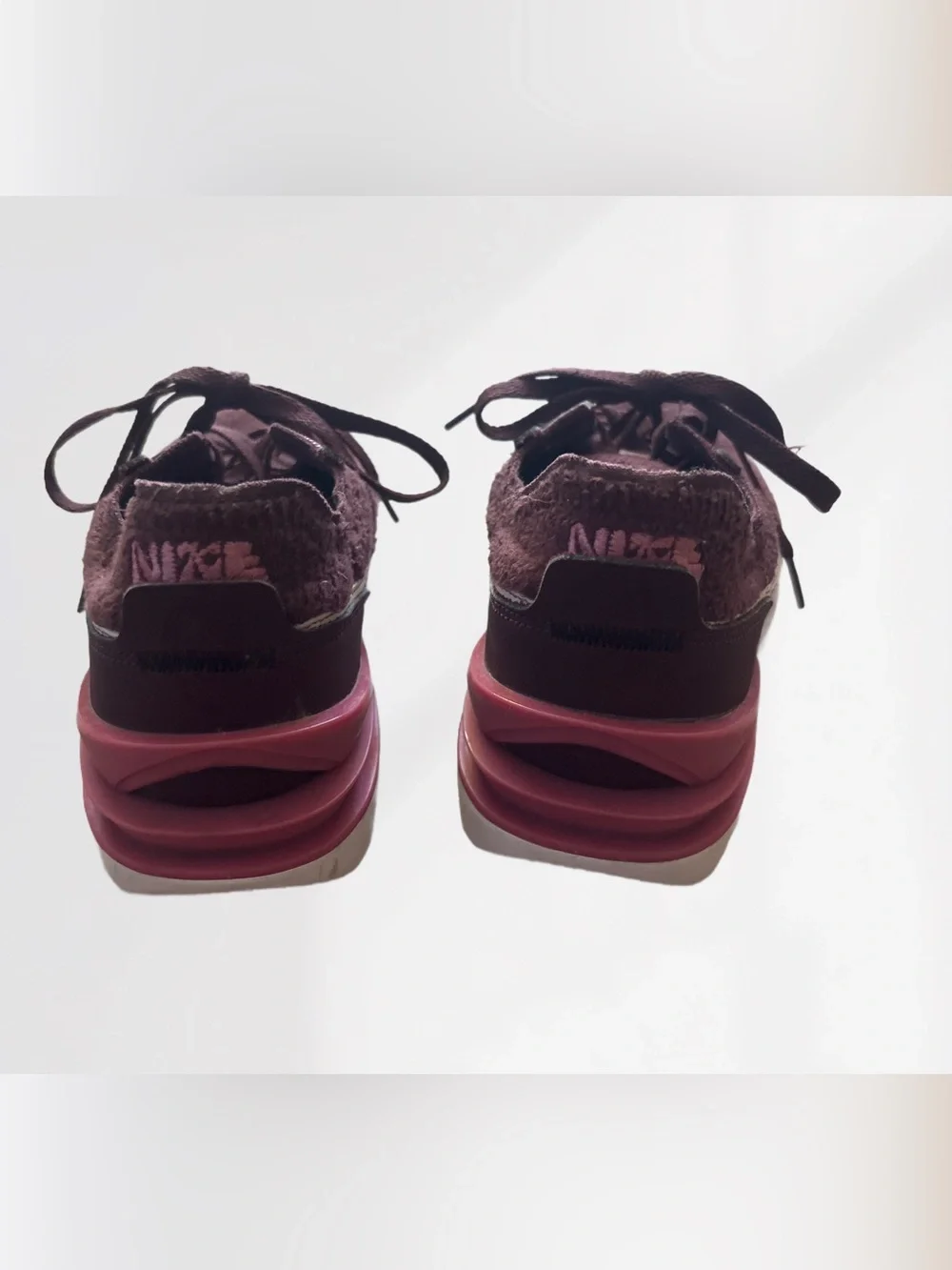 Nike Women’s Waffle One SE Maroon/White Athletic Sneaker w/Pink Accent  Size 8.5